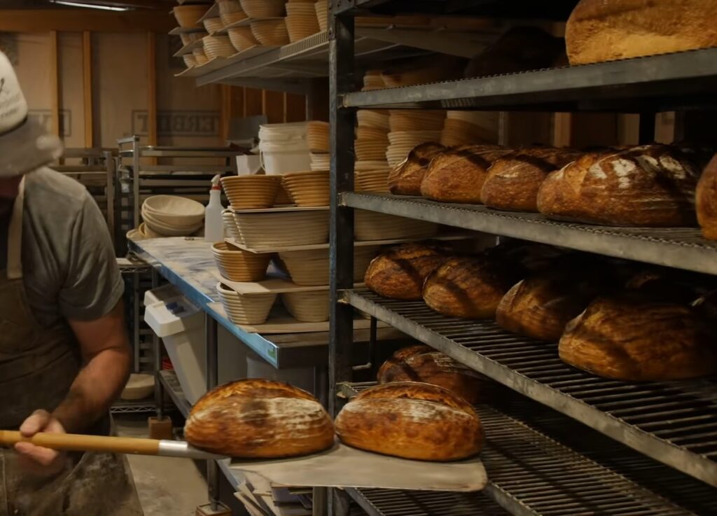 UTVRĐENA NOVA CENA HLEBA: Ovoliko će sada koštati, zadržaće se narednih 6 meseci!