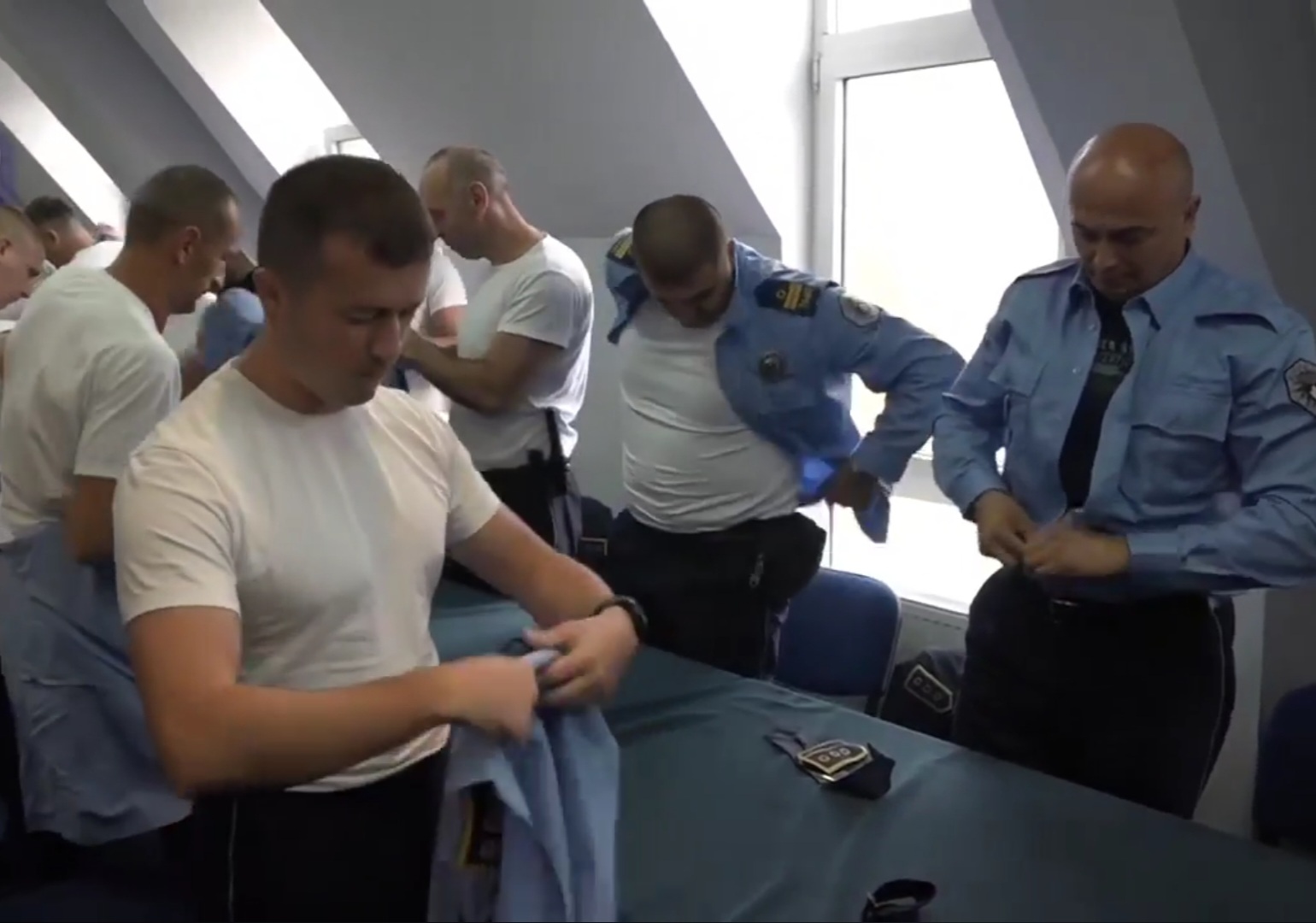 Srbi skidaju uniformu na KiM