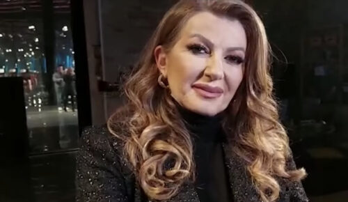 SKANDALOZNO! VIKI MILJKOVIĆ NASTUPILA U KLUBU 7 DANA NAKON BRATOVE SMRTI: Pevačica u crnini đuskala po bini (FOTO)