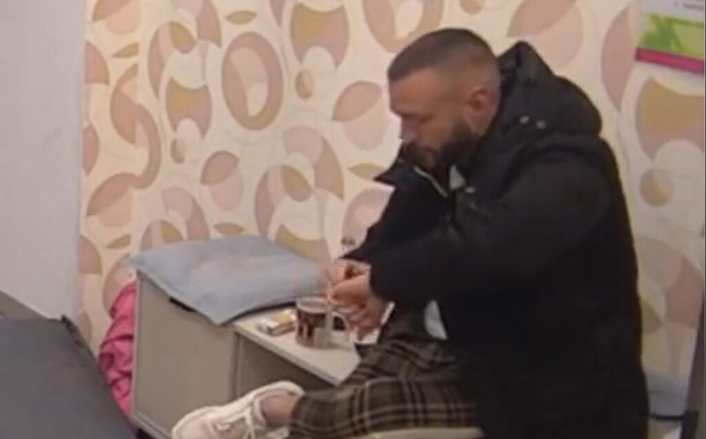 Šta radi on ovo? Kamera snimila Ša u nezgodnom trenutku! Morbidno!