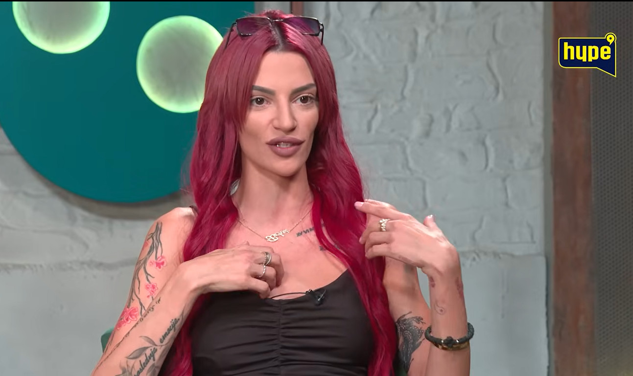 Tara stala na štikle