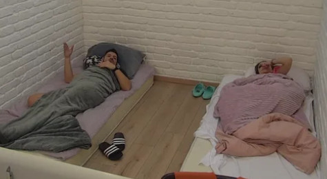 Teodora krišom razgovara sa Gačićem, on napljuvao Bebicu!