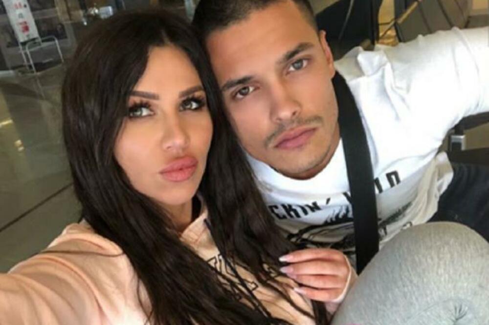 PLJUVALI SU MU U USTA