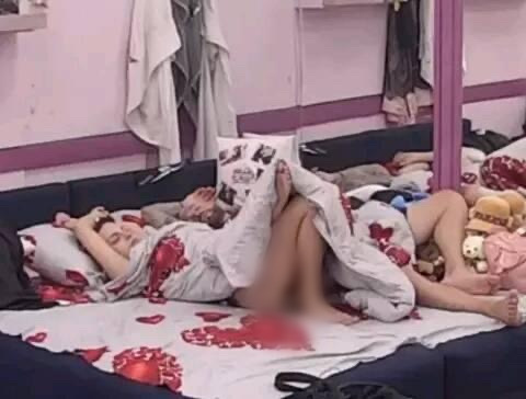 Ispala cica maca Foto:youtube printscreen/Zadruga official Miona Jovanović Ispala cica maca Foto:youtube printscreen/Zadruga official Miona Jovanović