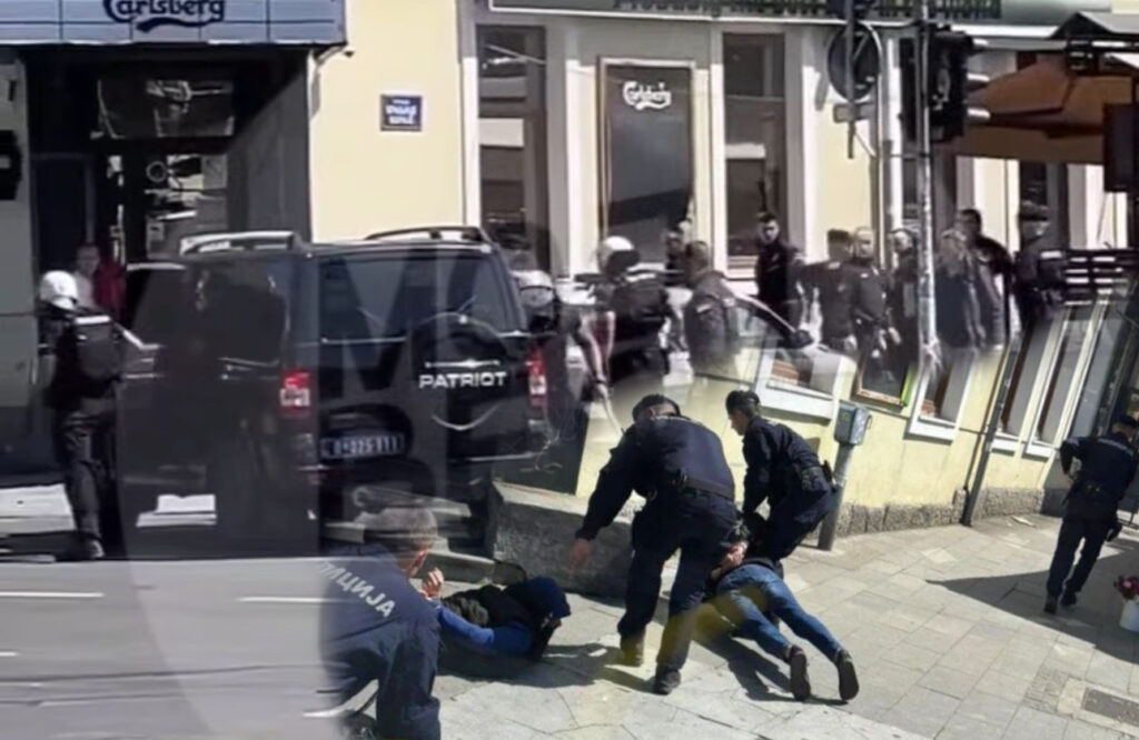 POLICIJA OPKOLILA VUKOV SPOMENIK