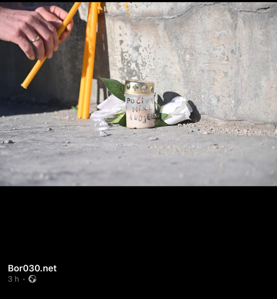 Poruka ispisana na kandilu za preminulu danku