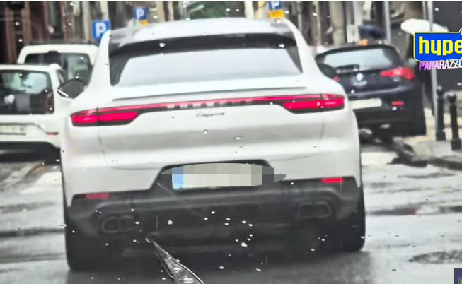 Foto:Hype paparazzo/ Teodora Džehverović bez šminke u besnoj mašini košarkaša Foto:Hype paparazzo/ Teodora Džehverović bez šminke u besnoj mašini košarkaša