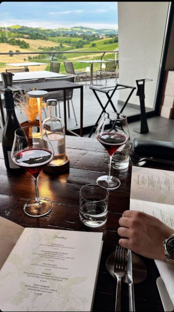 Una Čolić napustila Srbiju i nije sama