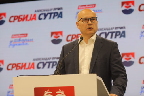 "FORMIRAĆEMO POKRET ZA NAROD I DRŽAVU" Vučević nakon sednice Glavnog odbora SNS: "Nasilno rušenje institucija je NEPRIHVATLJIVO"