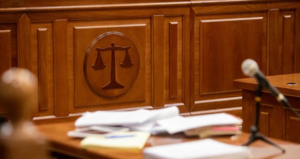 PRVA IZJAVA ADVOKATA TINEJDŽERA (19) ZA HYPE: "Moj klijent je dobio PRVI UDARAC! Na snimku sa sigurnosne kamere se ne vidi NIŠTA!"