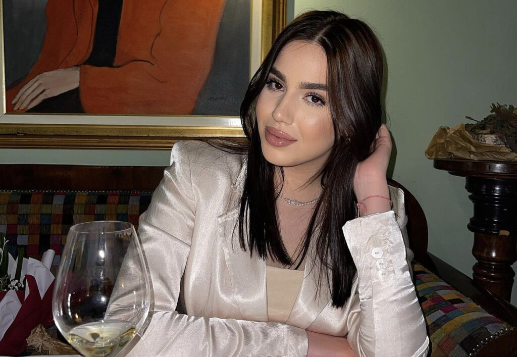 Una Čolić pozirala u bikiniju!