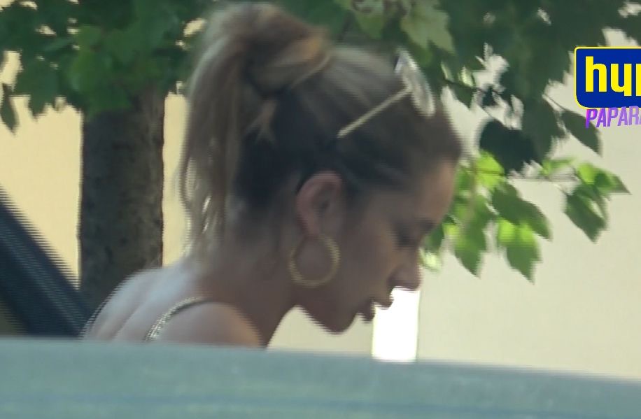 (HYPE PAPARAZZO) Tea Tairović sa dečkom NE SKIDA OSMEH SA LICA! Pogledajte šta su radili ispred zgrade (VIDEO)