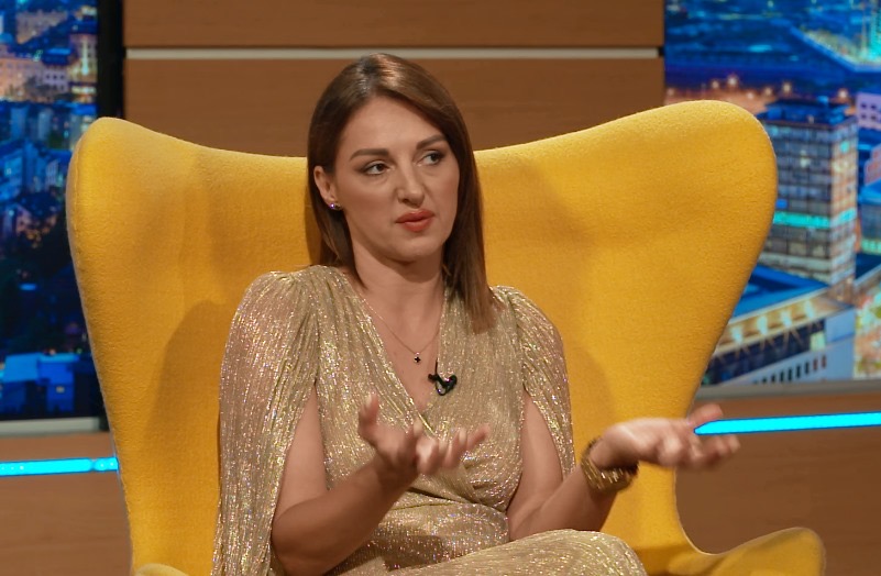 ŠOK! "SANDRA AFRIKA ME KOPIRA! Dolazila je na moje nastupe i BULJILA U MENE! Tada nije bila pevačica, a sada je ZVEZDA! Mikiša je moj komšija" Nela Vidaković ekskluzivno na HypeTV ŠOK!