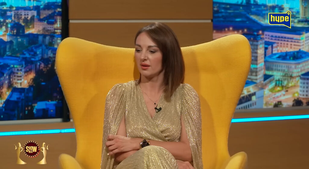 “OTAC MI JE UMIRAO OD RAKA I NIJE ŽELEO DA ME VIDI!” Potresna ispovest pevačice EKSKLUZIVNO na Hype TV