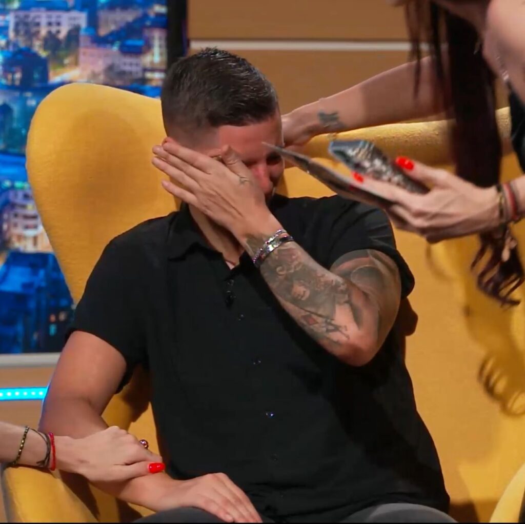 "MAJKA JE ČESTO MENJALA MUŠKARCE!" Nikad iskrenija ispovest Bojane Pavlović "Kada me je ukrala iz doma, plakala sam da me vrati tamo" Foto: HypeTV/ShowBLIZ/Bojana Pavlović