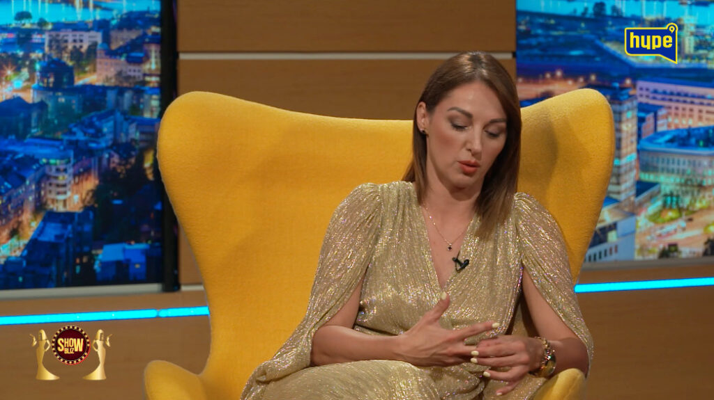 RASKRINKAVANJE ESTRADE! "Nudio mi je apartman u Bečićima, samo da provedem noć sa njim!" Naš MEGAPOPULARNI stariji pevač krije svoje pravo lice? Nela Vidaković progovorila o njegovoj ŠOK PONUDI Foto: HypeTV/ShowBLIZ/Nela Vidaković