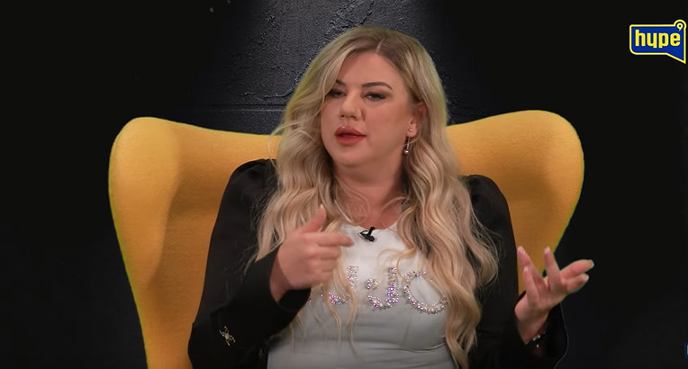 ŠOK ISPOVEST! RASKRINKAVANJE RIJALITI PRODUKCIJE "Honorar mi je bio SAMO 100e, a ugovor su mi dali da pročitam TEK U KARANTINU!" Bivša učesnica šokirala o pravilima "Uslovili su me, da nisam tada potpisala ne bih ni ušla" (VIDEO) Foto: HypeTV/Nedokazani/Tanja Obradović