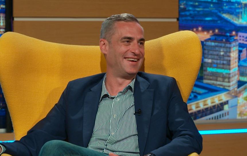 “P*ČKO JEDNA LAŽLJIVA N*RKOMANSKA!” Isplivala ŠOK PREPISKA! Požgaj zaratio sa rođenim BRATOM! Pozvao ga na JAVNI OBRAČUN! (FOTO) Foto: HypeTV/ShowBLIZ/Aleksandar Požgaj