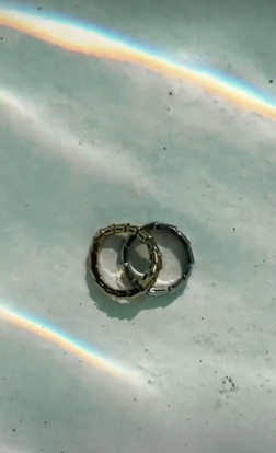 UDALA SE U CRNOJ VENČANICI - Kaja ponovo stala na LUDI KAMEN! Pevačica promenila dve crne kombinacije, a za vreme prvog plesa usledio spektakularni vatromet UDALA SE U CRNOJ VENČANICI - Kaja promenila dve crne kombinacije, a za vreme prvog plesa usledio spektakularni vatromet!