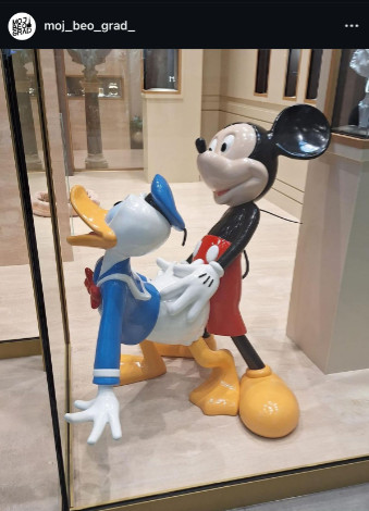 SRAMNI IZLOG ZLATARE U BEOGRADSKOM TRŽNOM CENTRU - Prolaznici zgroženi prizorom "Ovo je jezivo! Koja je poruka?"