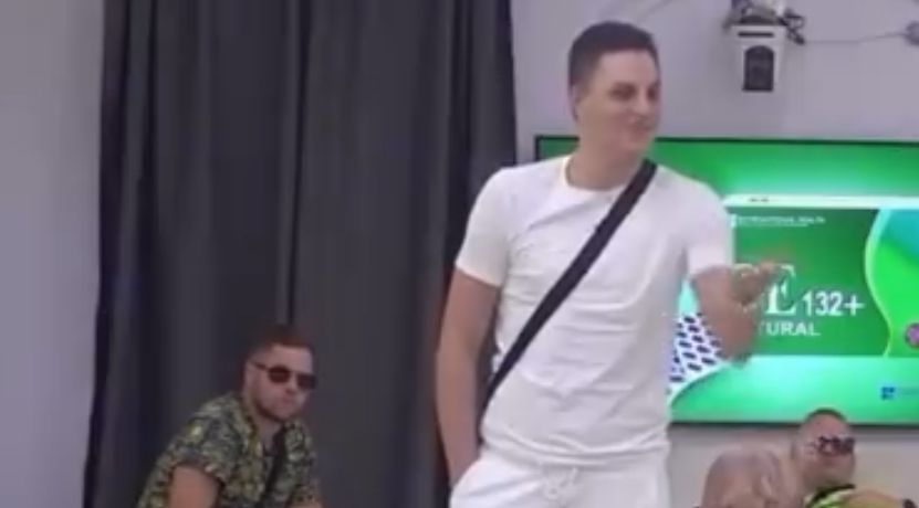 Foto: YT printscreen/Elita/Elvin Kadrić
"NE ZNAM DA LI ĆU JE LJUBITI U USTA!" Brutalno PONIZIO Anđelu Đuričić pred svima, pa je isprozivao zbog njenih "RANIH RADOVA"