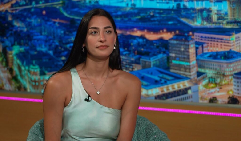 HAOS U NAJAVI! “MOJ OTAC NIJE KAO OTAC MAJE MARINKOVIĆ! Mora postojati neka GRANICA” Pevačica osudila rijaliti učesnicu zbog “loše urađene guze”