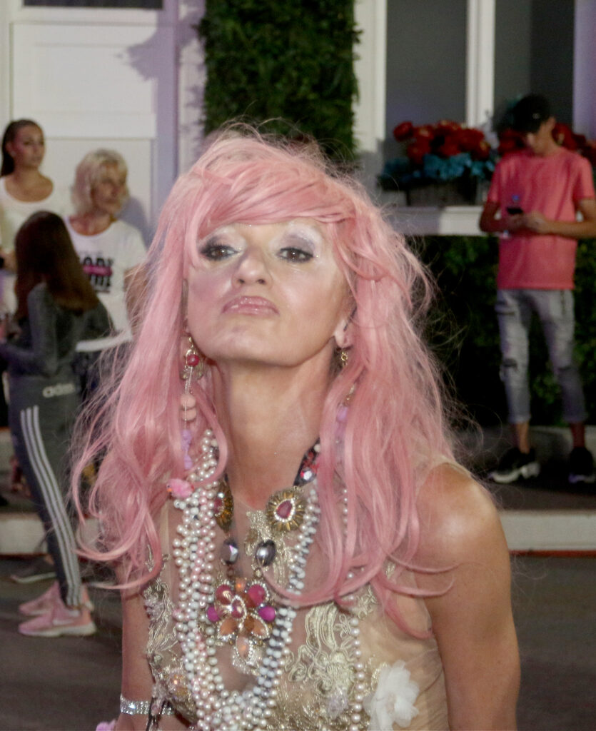 Jedva krpi kraj sa krajem