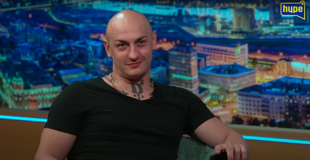 PRIJATELJI, BRAĆO, KUMOVI! "BITI ZVEZDA JE UTRIPOVANOST! Ja kao jedan veliki Marko Bulat da se krijem sa kesama iz prodavnice!? Ne pada mi na pamet!" Ekskluzivno gostovanje u emisiji "ShowBLIZ" (PREMIJERA)