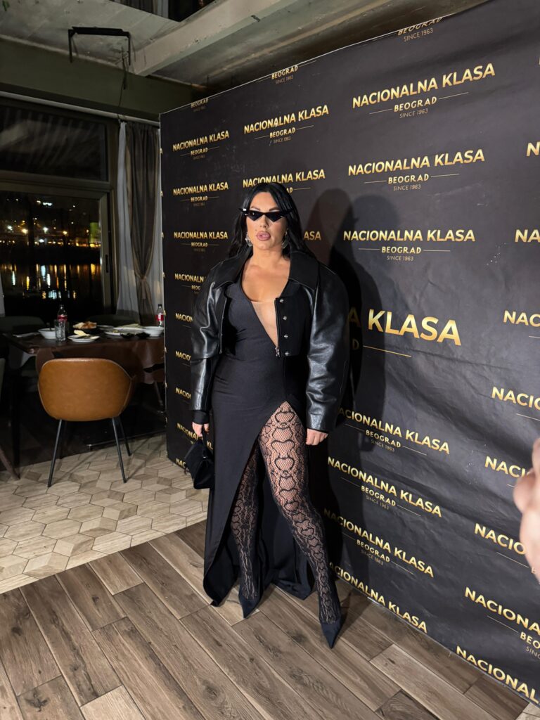 “CECA ŠMINKERU I STILISTI DA DA OTKAZ! Ona mora da izgleda bolje i skuplje na nastupima!” Seka Aleksić BRUTALNO isprozivala Ražnatovićku