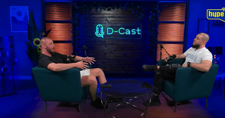 "OTAC TI SE UBIO, JER TI JE MAJKA BILA K*RVA!" Nikad UŽASNIJA svađa Filipa Cara i Mensura Ajdarpašića! Ove gnusne reči nismo čuli čak ni u rijalitiju Foto: YT printscreen/HypeTV/Dejan Dragojević, Mensur Ajdarpašić
"OTAC TI SE UBIO, JER TI JE MAJKA BILA K*RVA!" Nikad UŽASNIJA svađa Filipa Cara i Mensura Ajdarpašića! Ove gnusne reči nismo čuli čak ni u rijalitiju