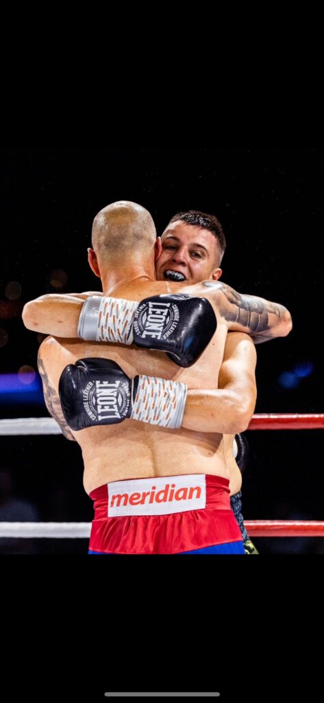 “DOKLE GOD IMA BOLESNE I GLADNE DECE, meni ne fali ništa, pa ni NOGA!” Uznemirujuća ispovest Milana Kravara (30)! U ringu sa SMRĆU amputirana mu je NOGA!