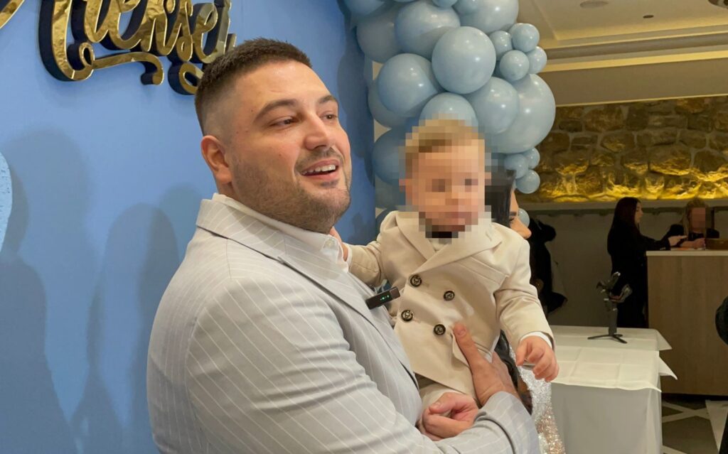 ZAVIRITE NA GALA PROSLAVU PRVOG ROĐENDANA SINA LJUBE PERUĆICE!