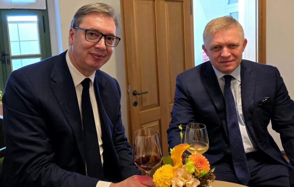 FICO SUTRA DOLAZI U BEOGRAD