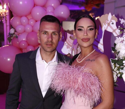 RASKOŠNA JELKA OD PODA DO PLAFONA!