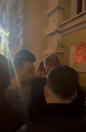 Osvanuo skandalozni snimak Dragana Đilasa kako nasrće na omladinu