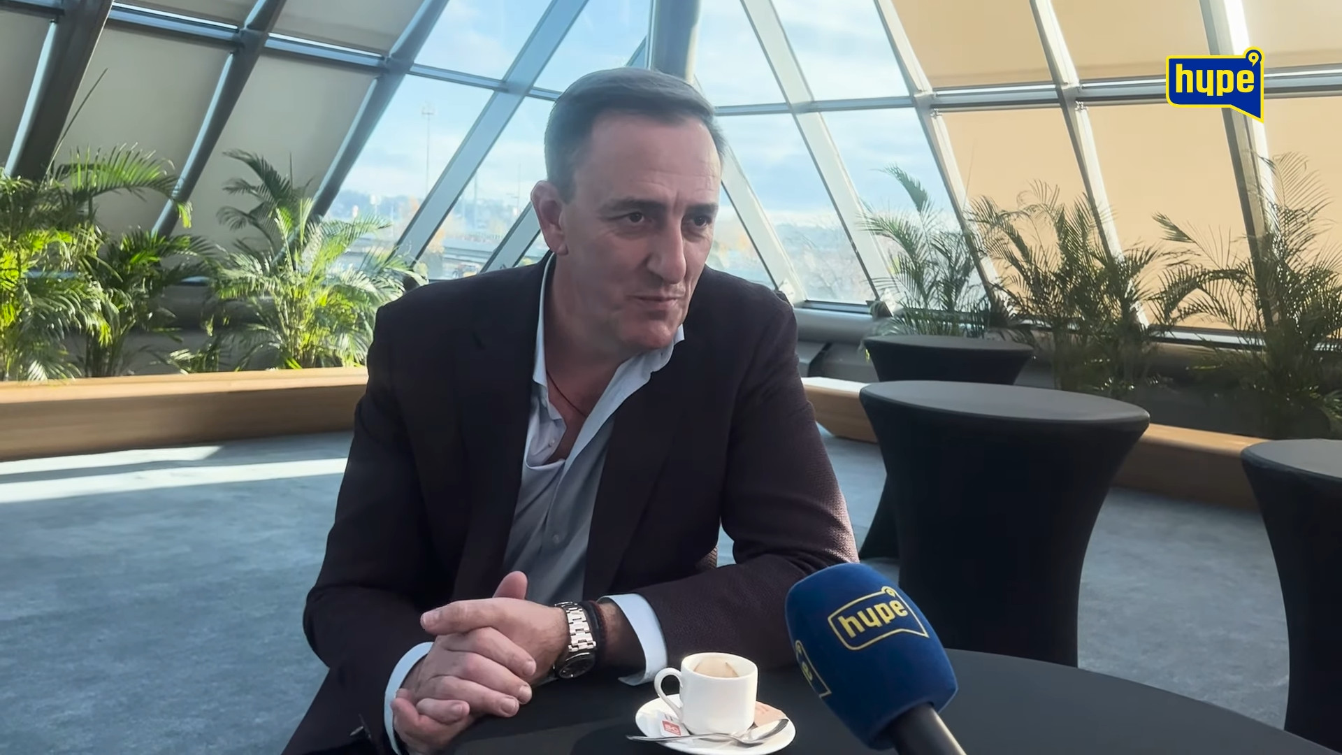 "Moje ćerke znaju da su usvojene"