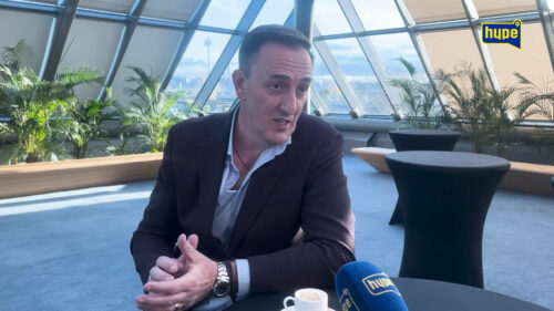 "Moje ćerke znaju da su usvojene"