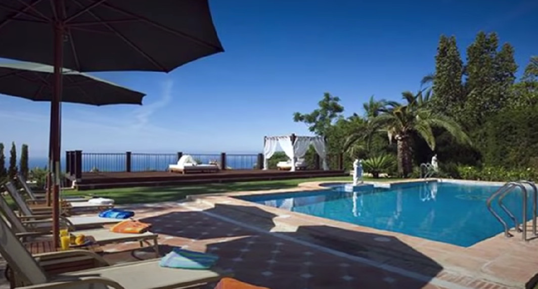 8 kupatila, bioskop, teretana i bazen