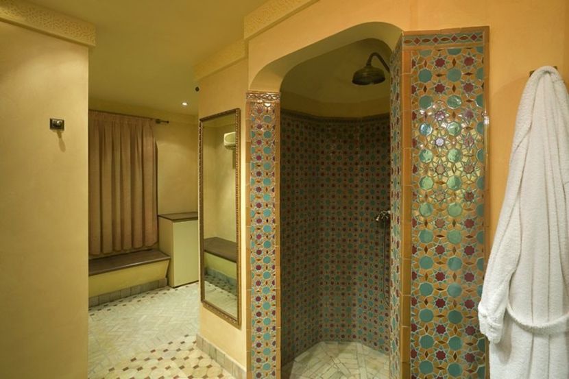 8 kupatila, bioskop, teretana i bazen