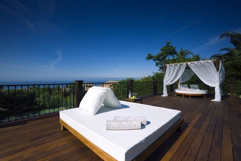 8 kupatila, bioskop, teretana i bazen