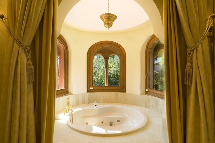 8 kupatila, bioskop, teretana i bazen