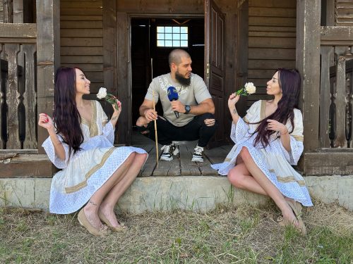 Foto: Hype TV/rijaliti Imanje/Dejan Dragojević/Bliznakinje MIljana Arsić, Nevena Arsić