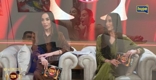 Foto: Hype TV/ShowBLIZ/Saša Mirković potpisuje/Bliznakinje Nevena i Miljana Arsić