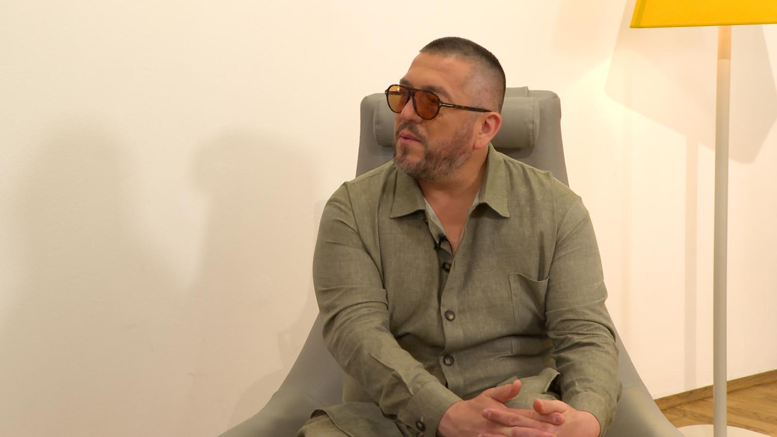 Pevač Ćemo iskreno u emisiji “Chit Chat sa Nemanjom”: Zašto sam krio karcinom od roditelja!