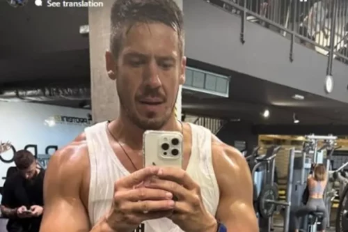 NIKOLA ROKVIĆ FOTKOM IZ TERETANE ZAPALIO MREŽE! Pevač pokazao mišiće - žene u transu (FOTO)