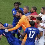 Luis Enrike gurnuo Žoaa Pedra