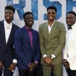 Adetokumbo oblači crveno-beli dres