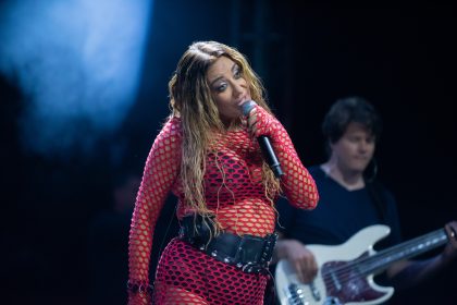 BAHATO I BEZOBZIRNO: ANA NIKOLIĆ NIJE SE POJAVILA NA UGOVORENOM NASTUPU: Sramna opravdanja i nepoštovanje publike i organizatora