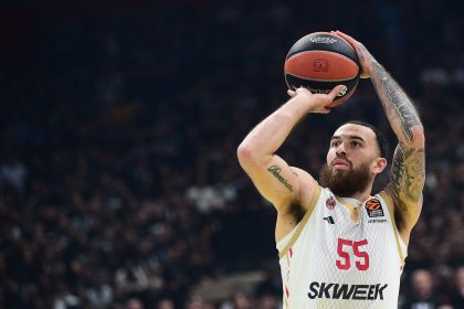 Majk Džejms o večitima