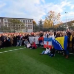 Dok su danas pevali pesme Halida Bešlića, zavezali su zastave BiH, Srbije i Jugoslavije! “Pamtiću te celog života…”